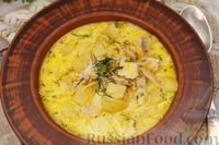 Фото приготовления рецепта: Сырный суп с курицей и вермишелью - шаг №17