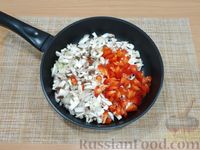Фото приготовления рецепта: Жареные кольца болгарского перца с начинкой из куриного филе и шампиньонов - шаг №5