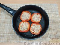 Фото приготовления рецепта: Жареные кольца болгарского перца с начинкой из куриного филе и шампиньонов - шаг №11
