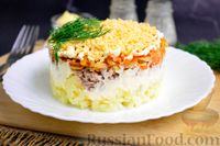 Фото приготовления рецепта: Слоёный салат с тунцом, картофелем, морковью и яблоком - шаг №16