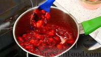 Фото приготовления рецепта: Вишнёвый или клюквенный соус (джем) со специями - шаг №16