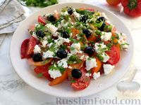 Фото приготовления рецепта: Салат из запечённого болгарского перца с помидорами, луком и маслинами - шаг №14