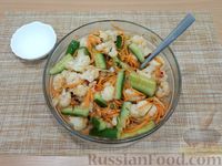 Фото приготовления рецепта: Салат из цветной капусты с морковью, огурцами и луком, по-корейски - шаг №14