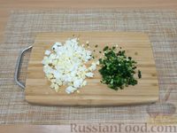 Фото приготовления рецепта: Конвертики из лаваша с рисом, яйцами и консервированной рыбой - шаг №7