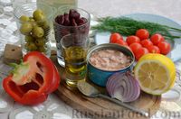 Фото приготовления рецепта: Салат с тунцом, овощами и оливками - шаг №1