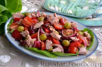Фото приготовления рецепта: Салат с тунцом, овощами и оливками - шаг №8