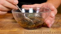 Фото приготовления рецепта: Жареные кабачки в соевом соусе с чесноком - шаг №2
