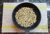 Фото приготовления рецепта: Печёночные котлеты с грибной начинкой - шаг №2