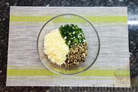 Фото приготовления рецепта: Печёночные котлеты с грибной начинкой - шаг №3