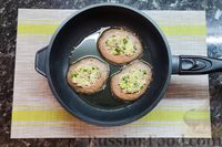 Фото приготовления рецепта: Печёночные котлеты с грибной начинкой - шаг №7