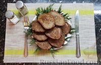 Фото приготовления рецепта: Печёночные котлеты с грибной начинкой - шаг №10