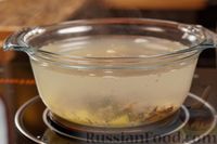 Фото приготовления рецепта: Суп из рыбных консервов с вермишелью - шаг №8