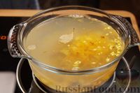 Фото приготовления рецепта: Суп из рыбных консервов с вермишелью - шаг №9