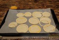 Фото приготовления рецепта: Открытые слойки с мясным фаршем и морковью - шаг №5