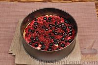 Фото приготовления рецепта: Слоёный тарт с творогом и ягодами - шаг №5