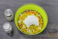 Фото приготовления рецепта: Салат c кукурузой, сырой морковью, яйцами и чесноком - шаг №7