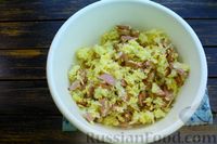 Фото приготовления рецепта: Картофельные лодочки с сыром и сосисками (в микроволновке) - шаг №10