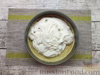 Фото приготовления рецепта: Насыпной пирог со сметанным суфле и виноградом - шаг №14