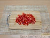 Фото приготовления рецепта: Салат с курицей, болгарским перцем, виноградом и сыром фета - шаг №5