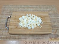 Фото приготовления рецепта: Салат с курицей, болгарским перцем, виноградом и сыром фета - шаг №9