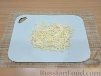Фото приготовления рецепта: Салат с курицей, стручковой фасолью, грибами и сыром - шаг №10