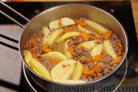 Фото приготовления рецепта: Тушёная картошка с фаршем - шаг №6