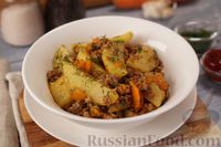 Фото приготовления рецепта: Тушёная картошка с фаршем - шаг №11