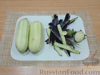 Фото приготовления рецепта: Баклажаны, тушенные с луком, сливками и соевым соусом - шаг №2