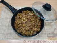 Фото приготовления рецепта: Баклажаны, тушенные с луком, сливками и соевым соусом - шаг №9
