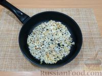 Фото приготовления рецепта: Цветная капуста, запечённая в сливочно-сметанном соусе с грибами - шаг №5