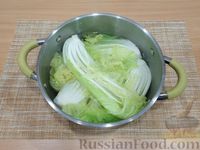 Фото приготовления рецепта: Шницель из пекинской капусты - шаг №3