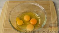 Фото приготовления рецепта: Запечённые гренки в яично-сметанной заливке с сыром - шаг №1