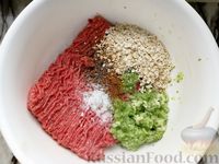 Фото приготовления рецепта: Тефтели, запечённые в сливочно-томатном соусе (в рукаве) - шаг №4