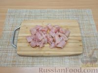 Фото приготовления рецепта: Курица, тушенная с овощами, грибами и сметаной - шаг №2