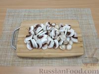 Фото приготовления рецепта: Курица, тушенная с овощами, грибами и сметаной - шаг №5