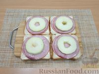 Фото приготовления рецепта: Горячие бутерброды с ветчиной, яблоками и сыром - шаг №5
