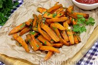 Фото приготовления рецепта: Жареная морковь с зеленью и чесноком - шаг №9