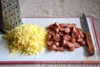 Фото приготовления рецепта: Сырные кексы на кефире, с сосисками - шаг №2