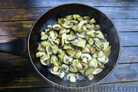 Фото приготовления рецепта: Омлет с баклажанами и грибами - шаг №6
