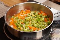 Фото приготовления рецепта: Куриное филе, тушенное с овощами в сливочном соусе - шаг №4