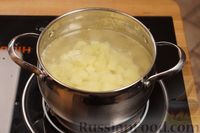 Фото приготовления рецепта: Сырный суп с грибами - шаг №3