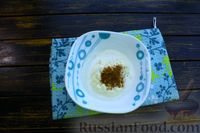 Фото приготовления рецепта: Капуста, тушенная в духовке, с грибами и сметанно-майонезным соусом - шаг №10