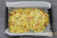 Фото приготовления рецепта: Рыба, запечённая с помидорами, яйцами и сыром - шаг №11