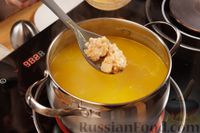 Фото приготовления рецепта: Сырный суп с рыбными консервами и пшеном - шаг №12