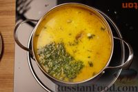 Фото приготовления рецепта: Сырный суп с рыбными консервами и пшеном - шаг №14
