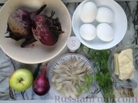 Фото приготовления рецепта: Закуска из свёклы с сельдью, луком и яблоком - шаг №1