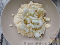 Фото приготовления рецепта: Закуска из свёклы с сельдью, луком и яблоком - шаг №8