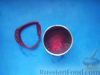 Фото приготовления рецепта: Закуска из свёклы с сельдью, луком и яблоком - шаг №11