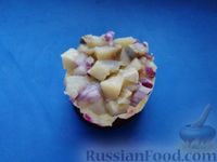 Фото приготовления рецепта: Закуска из свёклы с сельдью, луком и яблоком - шаг №14