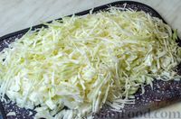 Фото приготовления рецепта: Дрожжевой пирог "Утопленник" с капустной начинкой - шаг №5